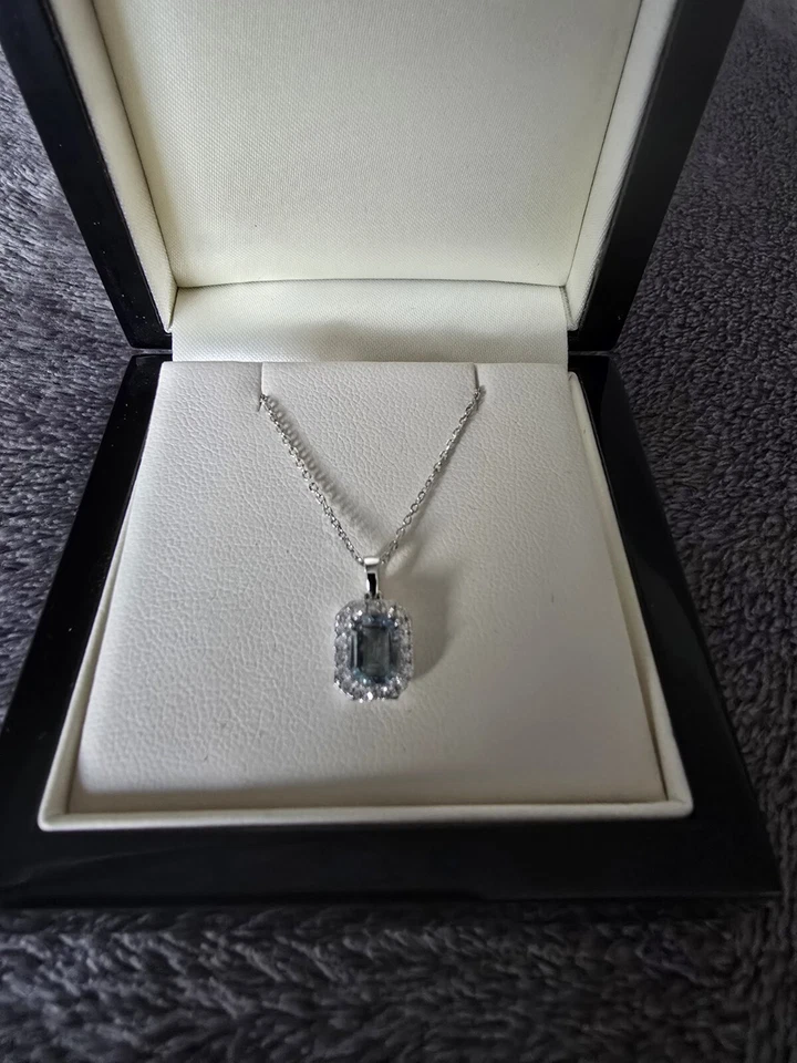 Natural Aquamarine 0.96ct and Diamond 0.20ct Emerald Shaped Pendant - Image 2 of 4