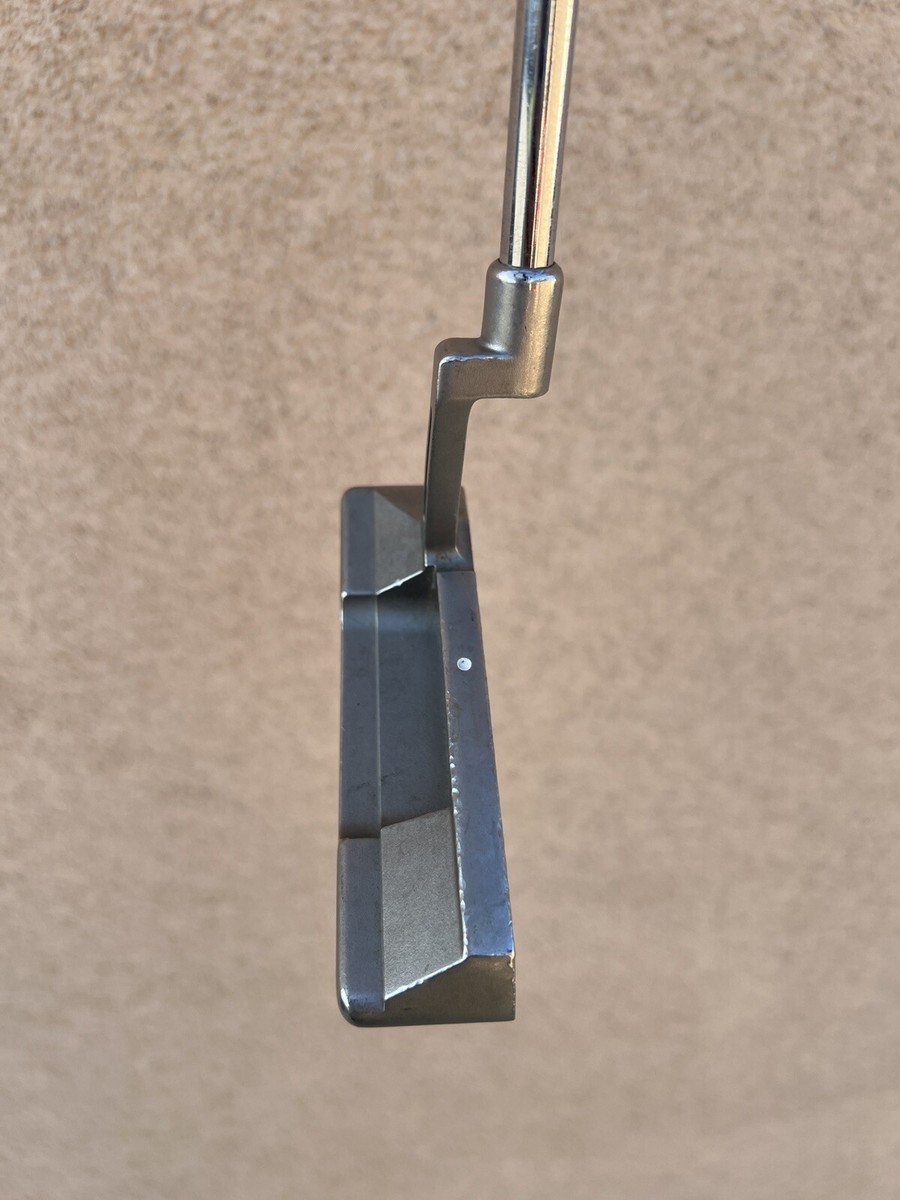 NIKE IGNITE 001 PUTTER - RIGHT HANDED - 35” - RED GOLF PRIDE