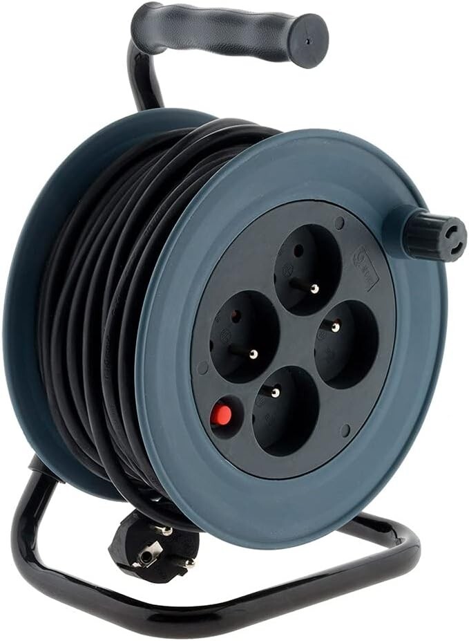Enrouleur ménager 4x2P+T Zenitech contre les câbles trop courts