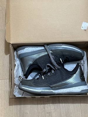 Size 9.5 - adidas D Lillard 1 Black/ Onix. *Left Shoe Is missing Insole*