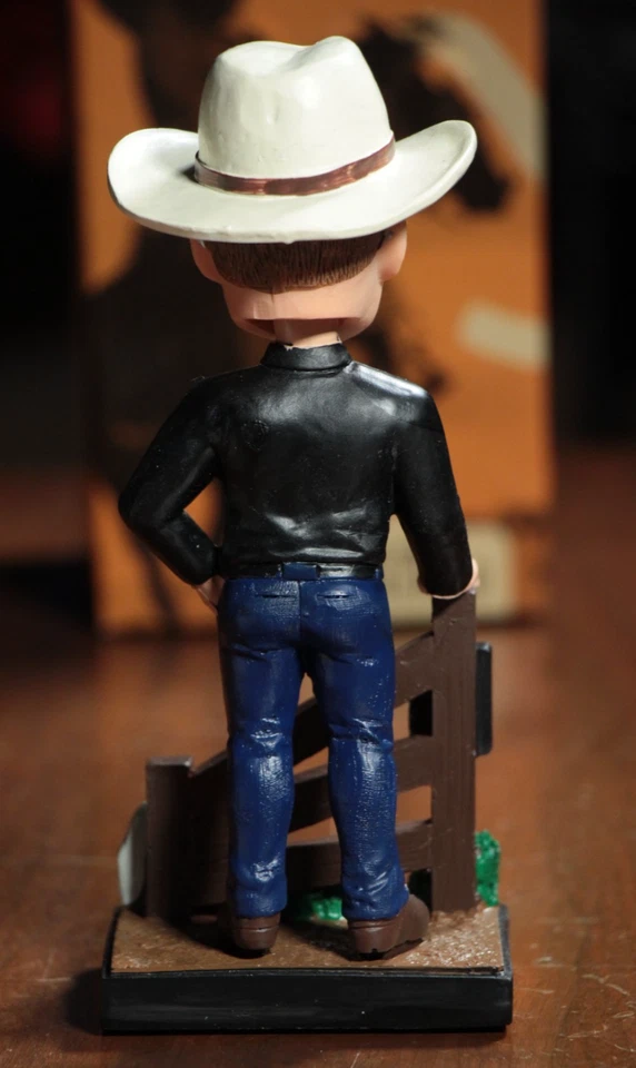 Bobblehead Miles Mikolas Yellowstone Cardenales de San Luis SGA Foto 2 de 3