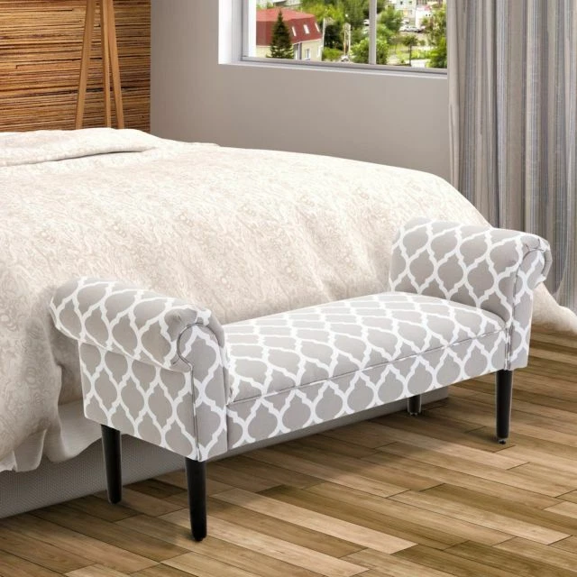 Bancos y taburetes blancos para el comedor