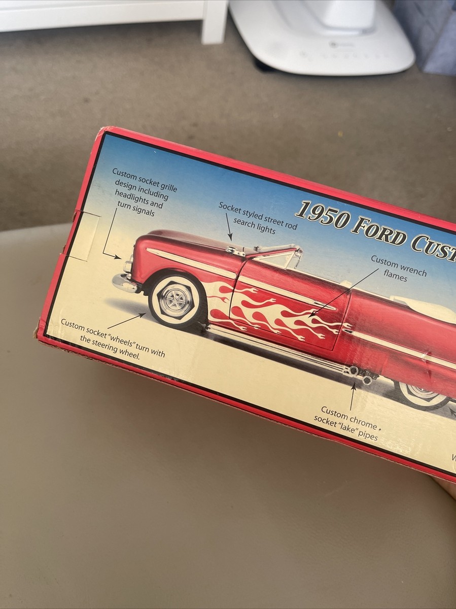 NEW SNAP ON 1/24 COLLECTORS 1950 Ford Custom Street Rod Officially