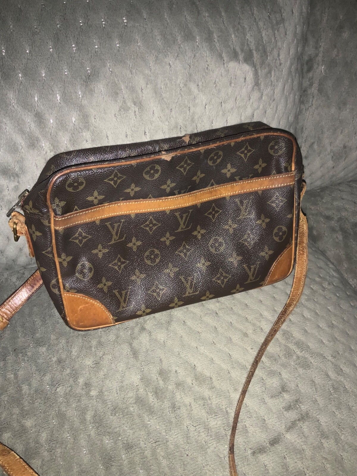 Super Vintage Used Louis Vuitton LV Crossbody Bag. Gem