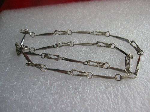 Vintage Silver Toned Twisted designed Chain Necklace - Picture 3 of 10