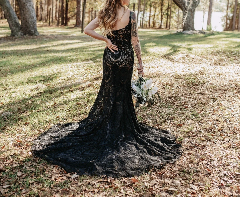 Black wedding dress - Image 4 of 4