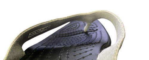 Crocs Sandals Women's Size 7 Silver Sequin Flip Flops - Picture 9 of 9