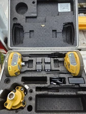 Topcon Model Hiper V with Radio Digital UHF II GNSS/GPS Receiver P/N: 1001137-04