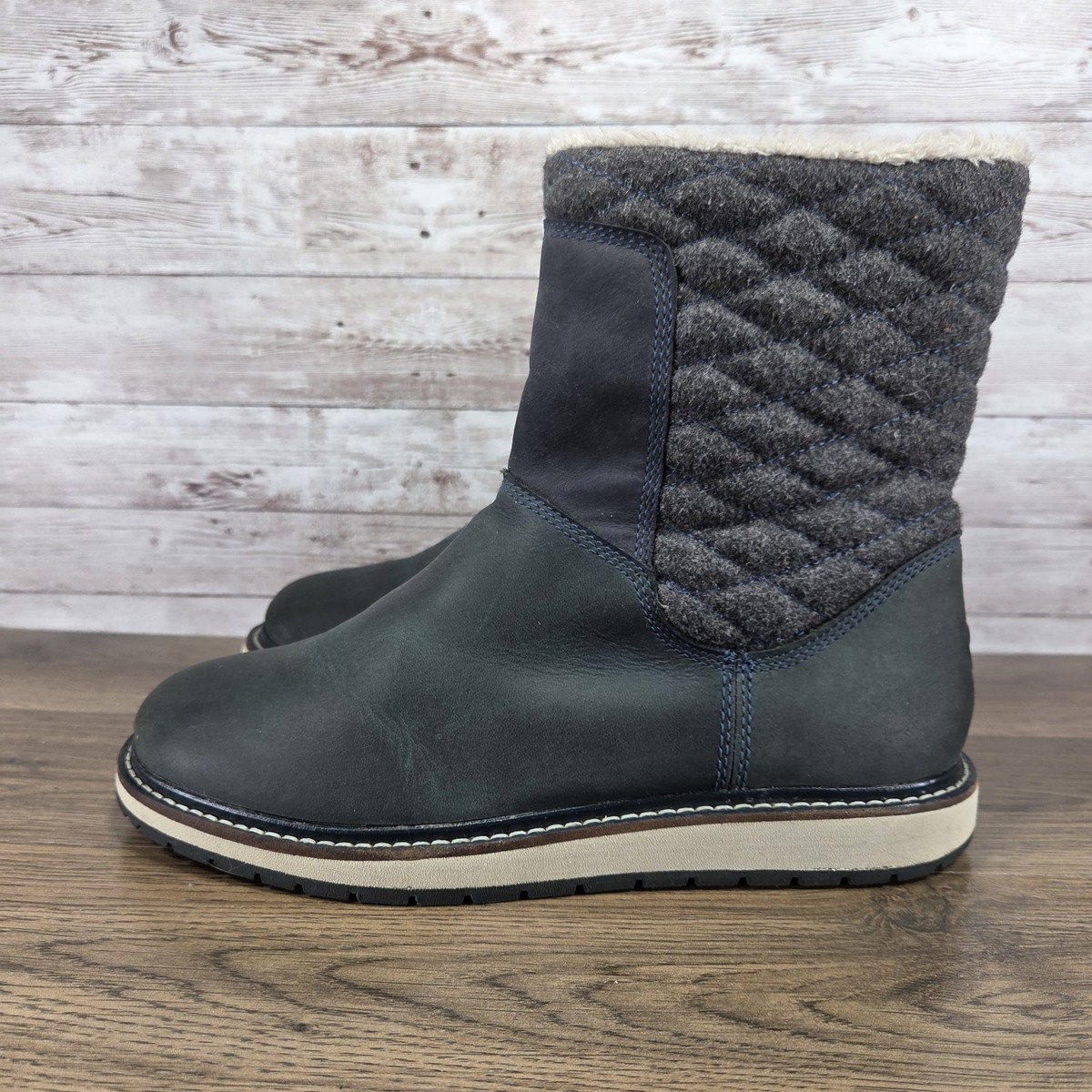 Helly Hansen Womens Seraphina Dark Navy Natura Winter Boots Womens Size 6.5 View 3