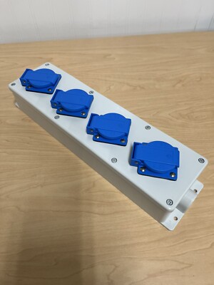 Mennekes TYP 9200922 Outlet Receptacle Box 15A 125V 60 Hz IP44 UL498