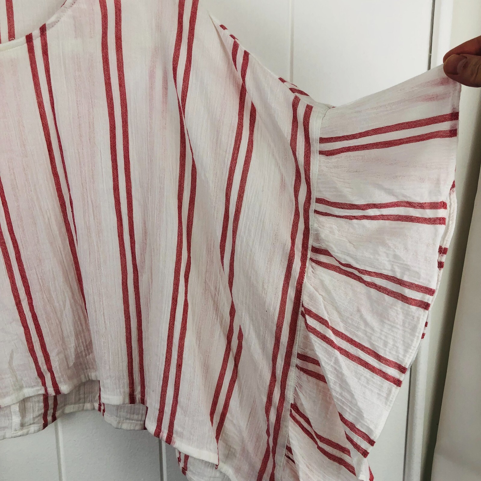 BCBGeneration Flutter Sleeve Crop Top Medium - image 9