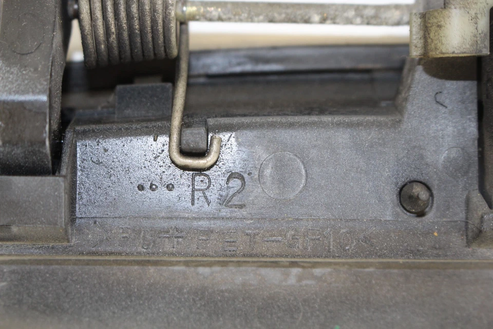 Manija de puerta exterior derecha pasajero Toyota Celica 1994-1999 OEM probada ♻ NEGRA Foto 4 de 4