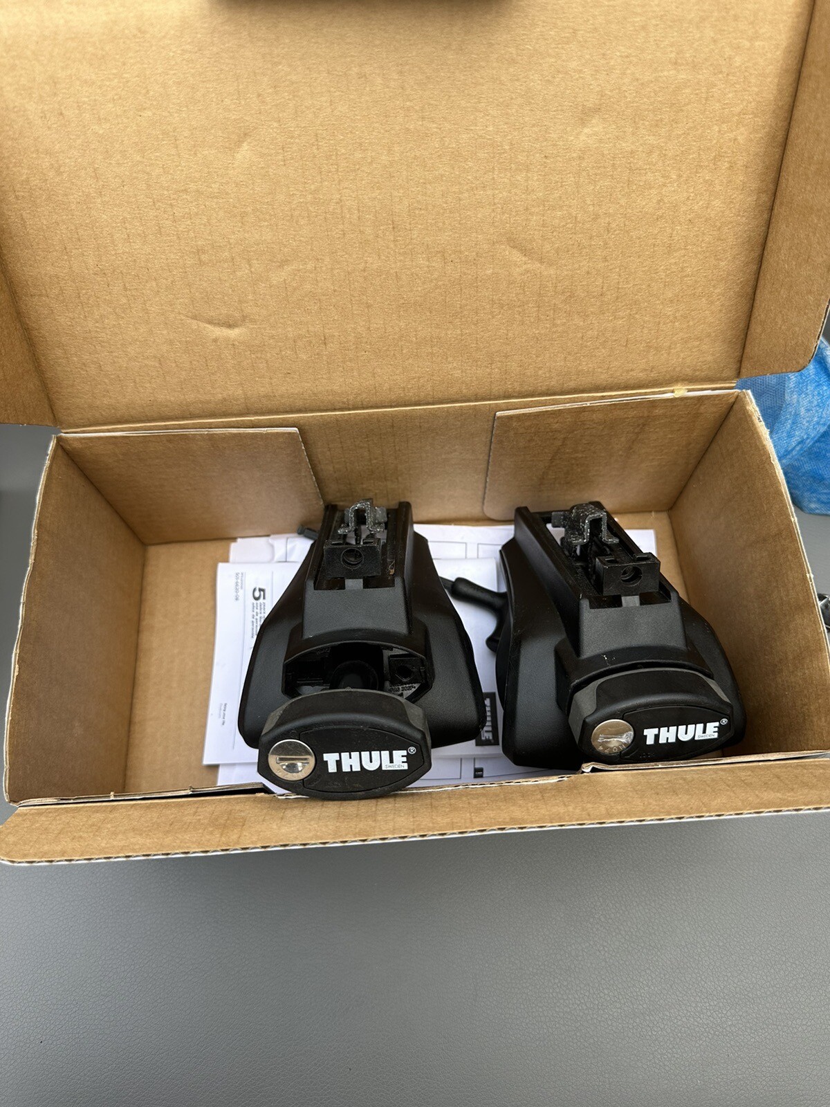 Halfords Exodus 470L Roofbox With Thule Roof Bars And Thule Rapid