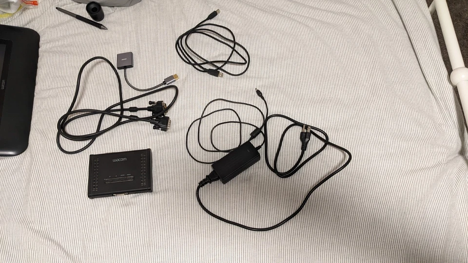 Used Wacom Cintiq 12WX Tablet 10.3" x 6.4" Active Area | Cables/Pen Included - Image 4 of 4