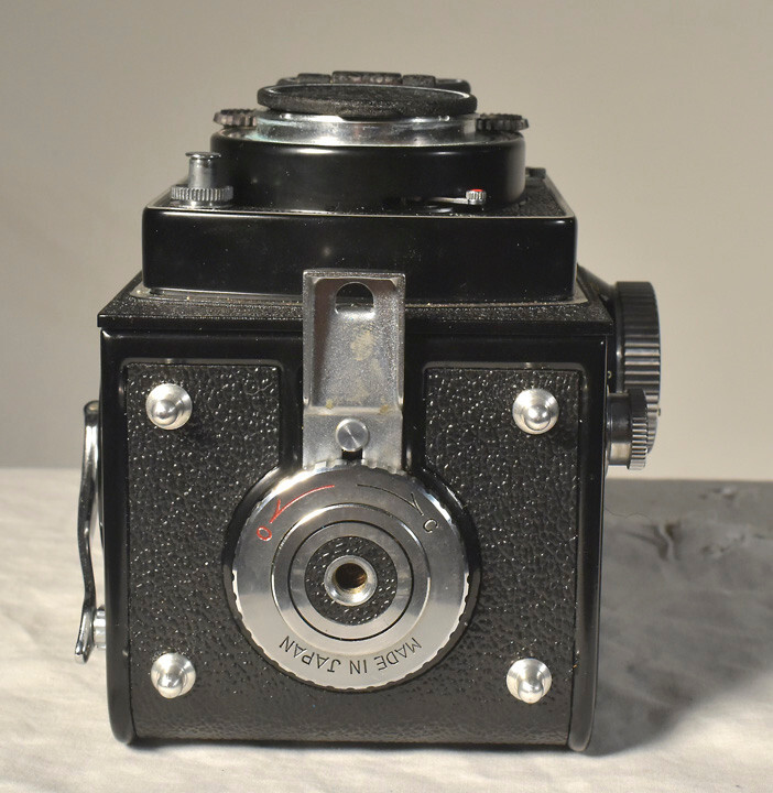 Vintage Yashica Mat / With Case / Serial No. 660953 / Copal-MXV