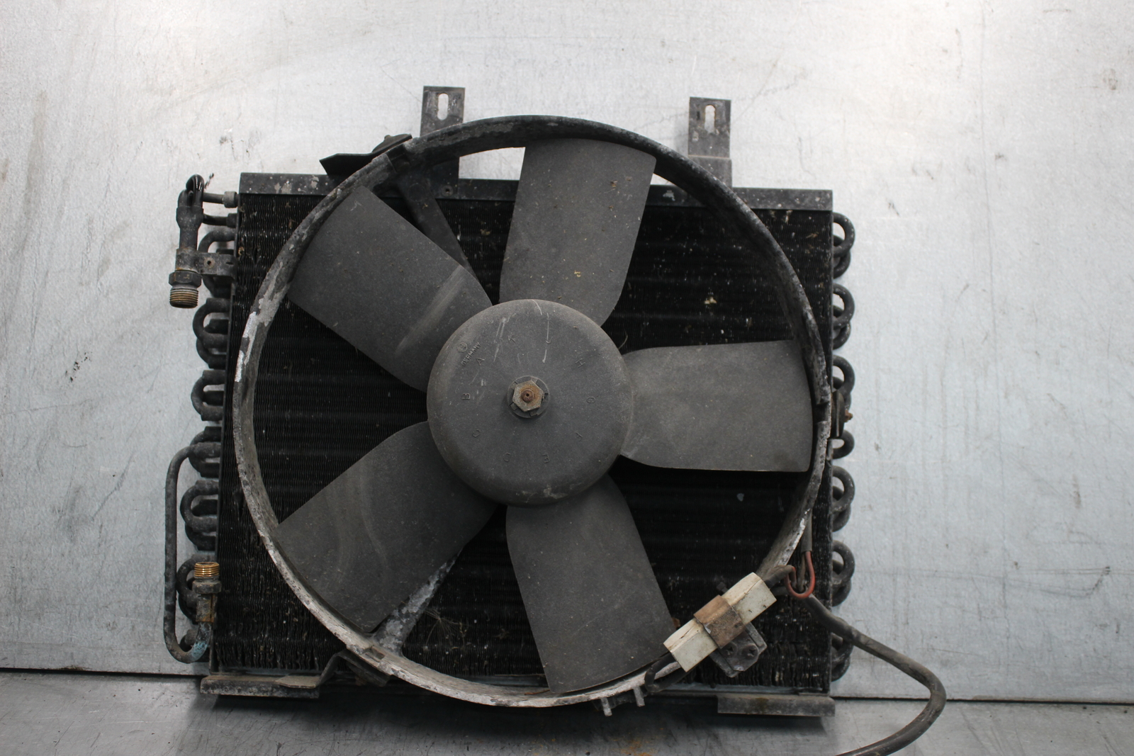 19841991 BMW E30 318i 325e 325i A/C Condensor With ELECTRIC AUX Fan