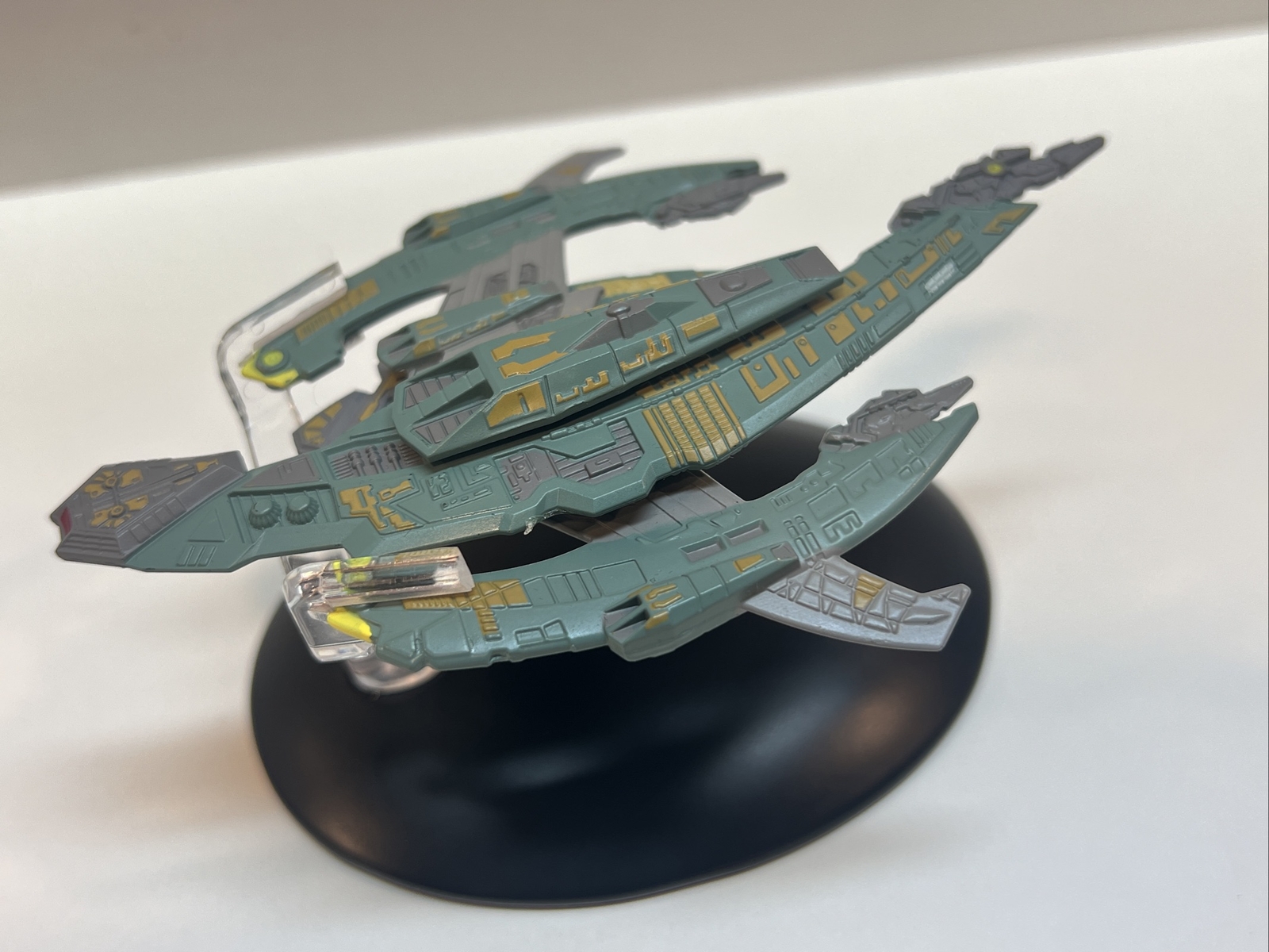 U.S.S Equinox NCC-72381 Diecast Model Ship Window Boxed STFEN007 (Star Trek / Eaglemoss