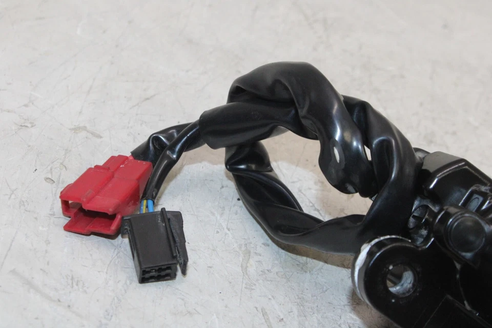 JUEGO DE LLAVES DE ENCENDIDO 15-18 YAMAHA SR400 OEM CON TAPA DE GAS Y BLOQUEO DE ASIENTO Foto 3 de 4