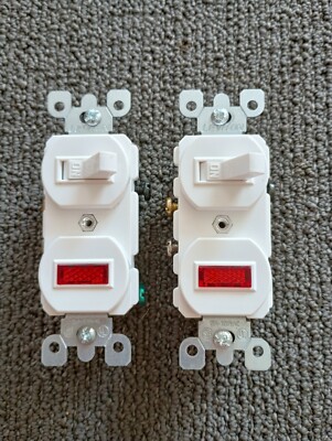 LEVITON 105-5226-ISP LIGHTED PILOT SWITCH LOT OF 2/WHITE/15 AMP 120 V  NEW
