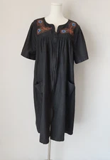 Go Softly Patio Embroidered Muumuu Midi Dress Zip Short Sleeve Pocket Black XL
