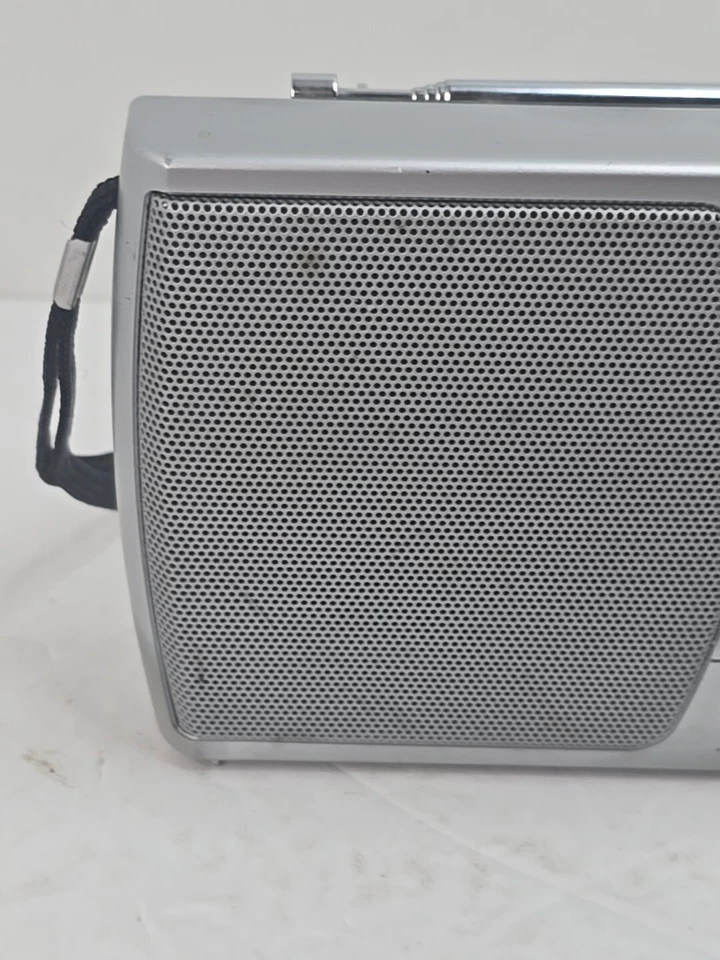 Radio Shack AM/FM Portable Radio Alarm Clock model 12-898 Vintage - Image 2 of 4