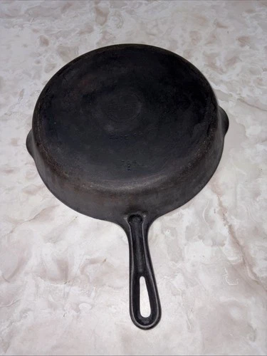 Vtg Griswold 10 1/2" Skillet Fry Pan Cast Iron No 8 Erie PA 704 A Small Logo