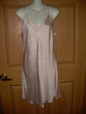 NATORI - KNEE LENGTH GOWN - "LILY" PATTERN - FLORAL PATTERN - LARGE - NWT 