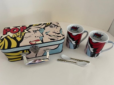 NEW! POP ART CAFE 2 - 9 OUNCE MUGS WITH SPOONS IN DECORATIVE LUNCH BOX