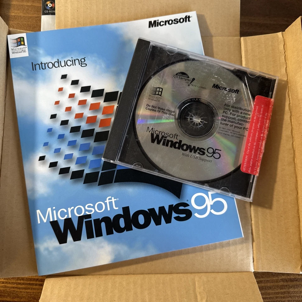 Microsoft Windows 95 Upgrade CD-ROM Internet Explorer Starter Kit Box - Image 4 of 4