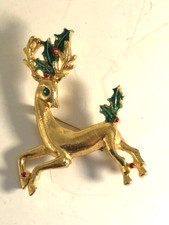 VINTAGE GERRY S GOLD TONE ENAMEL REINDEER BROOCH PIN