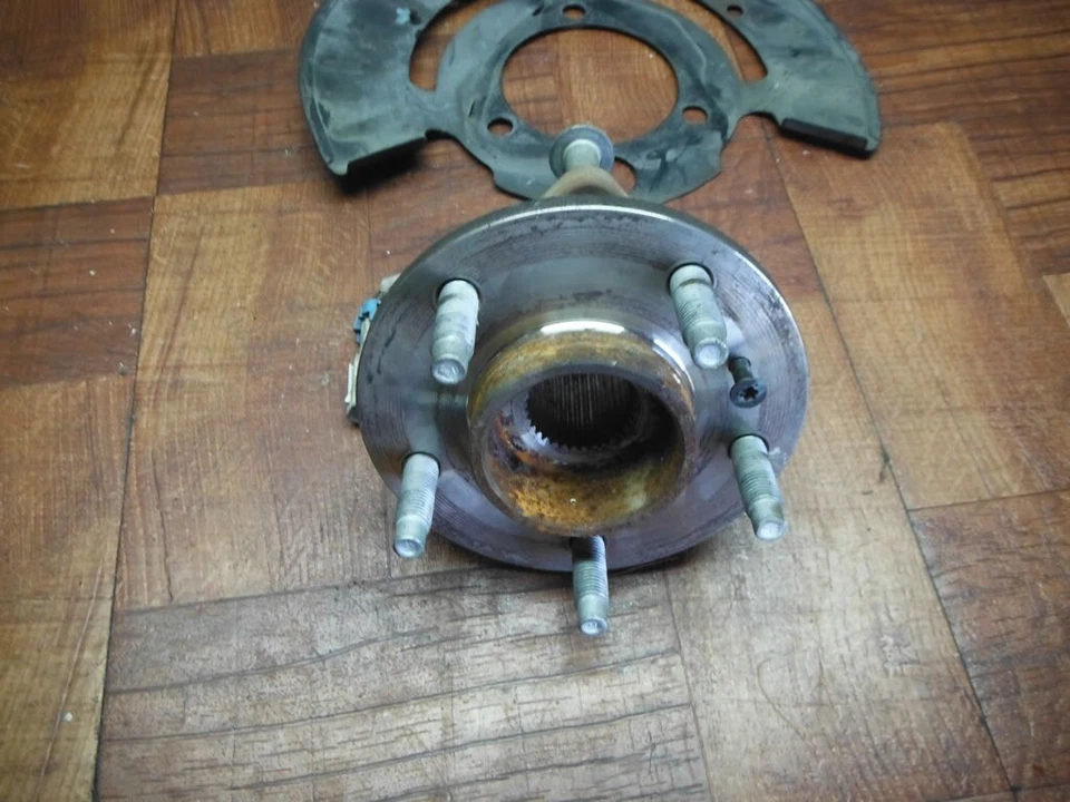 06-13 Chevrolet Impala SPINDLE WHEEL HUB & BEARING OEM w ABS RIGHT - Image 2 of 4