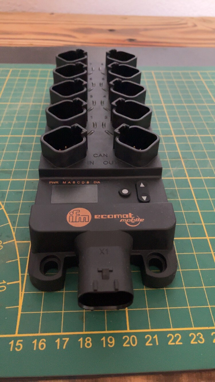Module E/S CR2052 ioControl avec 8 entrées et 8 sorties pour engins mobiles