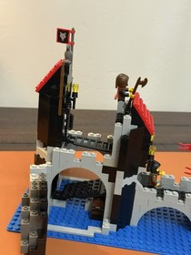 LEGO #  6075 Castle Wolfpack Tower 1992 Ghost 99% Complete ,all Minifigs.Scarce