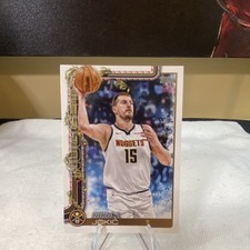 Topps 2025-26 Holiday Nikola Jokić H78 Denver Nuggets Basketball Card