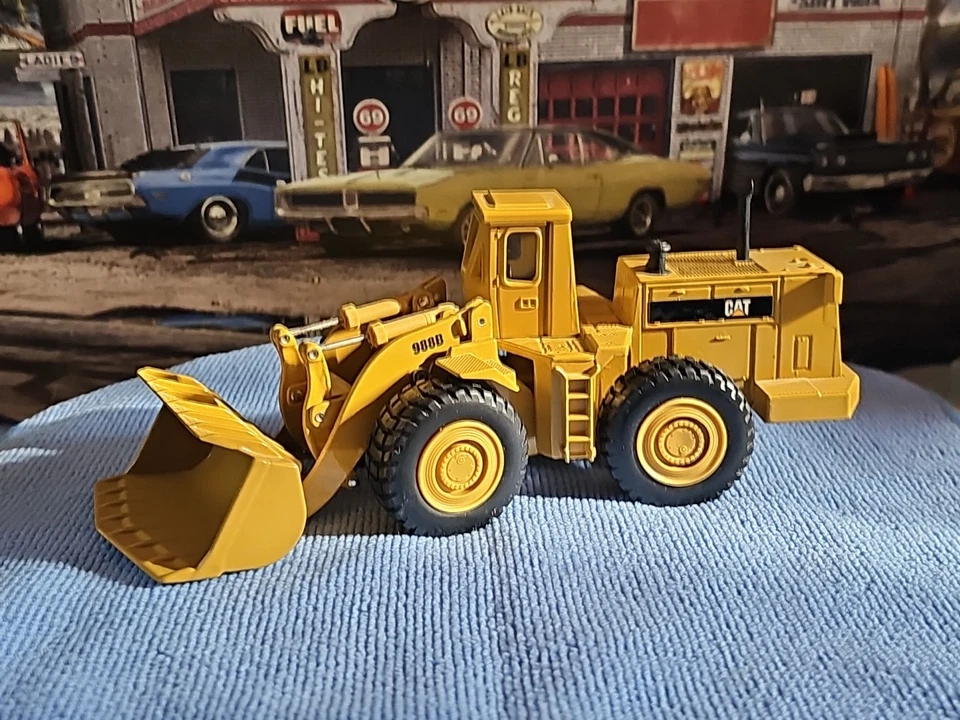 VINTAGE Ertl Cat 988B Wheel Loader 1/50 Scale BEAUTIFUL VERY NICE LOADER 👌  - Image 2 of 4