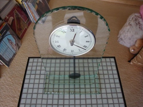Modern Glass Table Clock Powered By AA 1.5V Battery With Pendulum Swings Freely - Picture 2 of 3