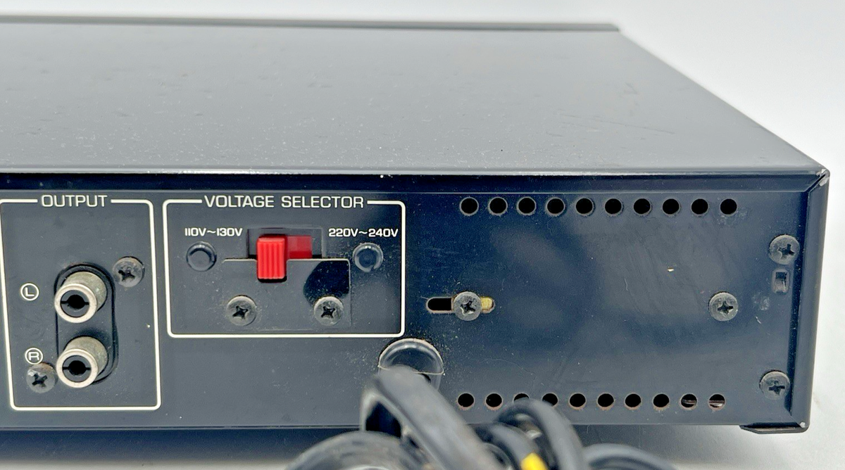 YAMAHA T-70 NATURAL SOUND AM/ FM STEREO TUNER COMPUTER SERVO LOCK