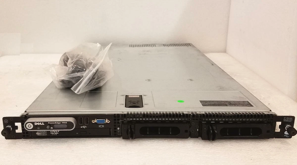 Serveur Dell PowerEdge 1950 (2) 146 Go disques durs 2 Go de RAM Intel