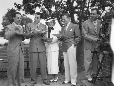 Film Stars At Barbecue Party - Joe E Brown Fred Keating Glenda 1935 Old Photo