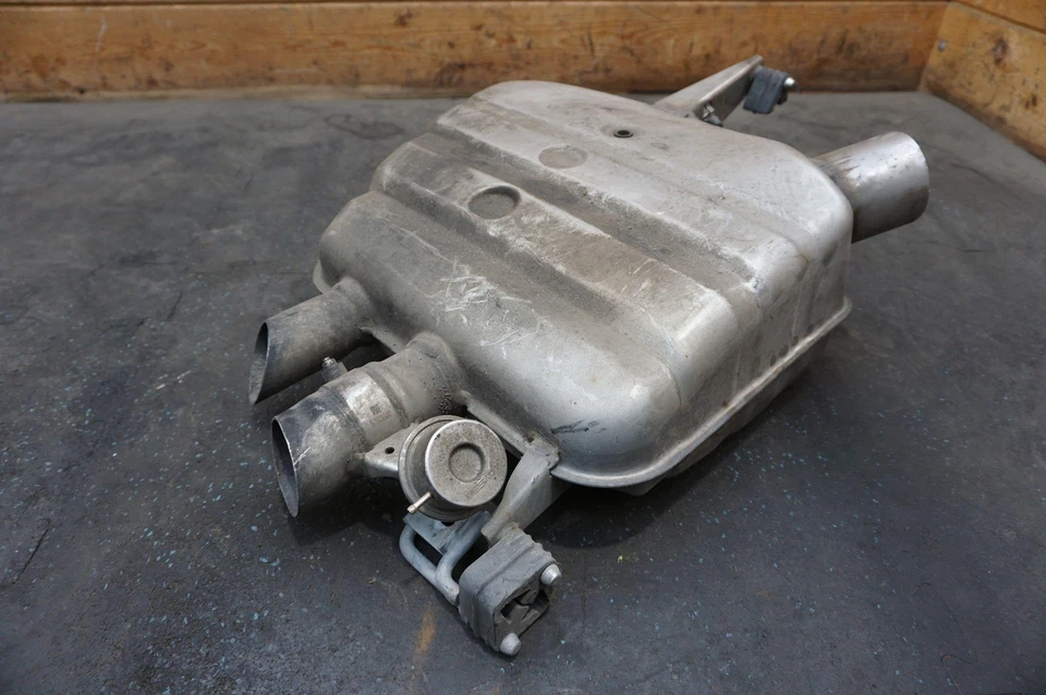 Задняя левая труба глушителя выхлопной системы 18307646979 BMW 760i F02 2010-15 - Изображение 4 из 4