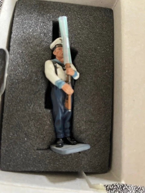 LAH092 Seaman Presenting Arms de King & Country (retirado) Foto 2 de 2