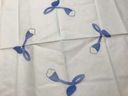 VTG Table Topper Tablecloth Floral Embroidery Applique Stitched Cotton 32 x 32 - Picture 3 of 13