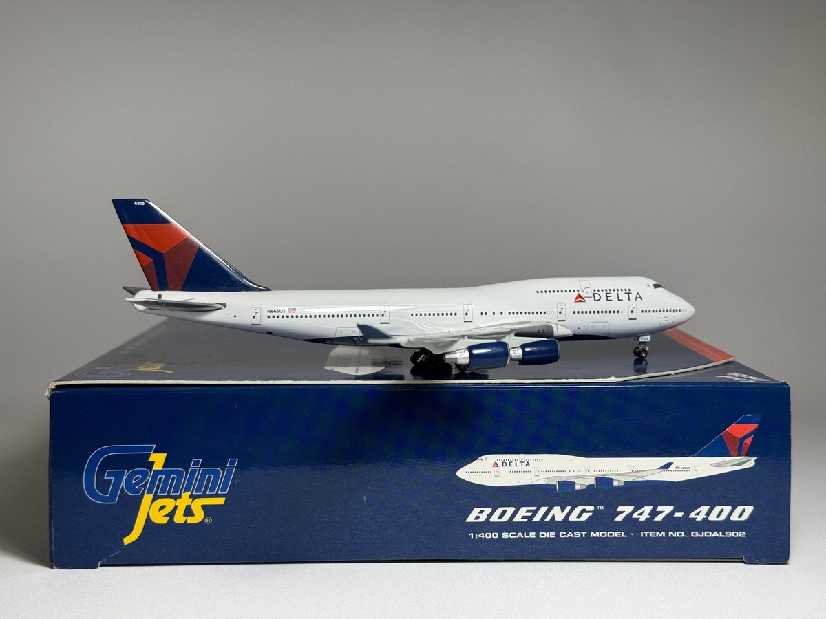 Geminijets 1/400 WESTERN GLOBAL 747−400F Boeing 747-400F Commercial Aircraft with Flaps Down 