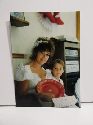 1980S VINTAGE FOUND PHOTOGRAPH COLOR ORIGINAL ART PHOTO WEDDING SEXY YOUNG BRIDE
