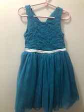 Girls size 5 sleeveless summer dress green; beautiful