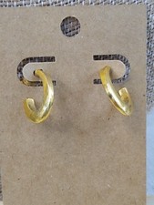 1 Pair Small Chunky Gold Tone Huggie Hoops Earrings - 0.5"