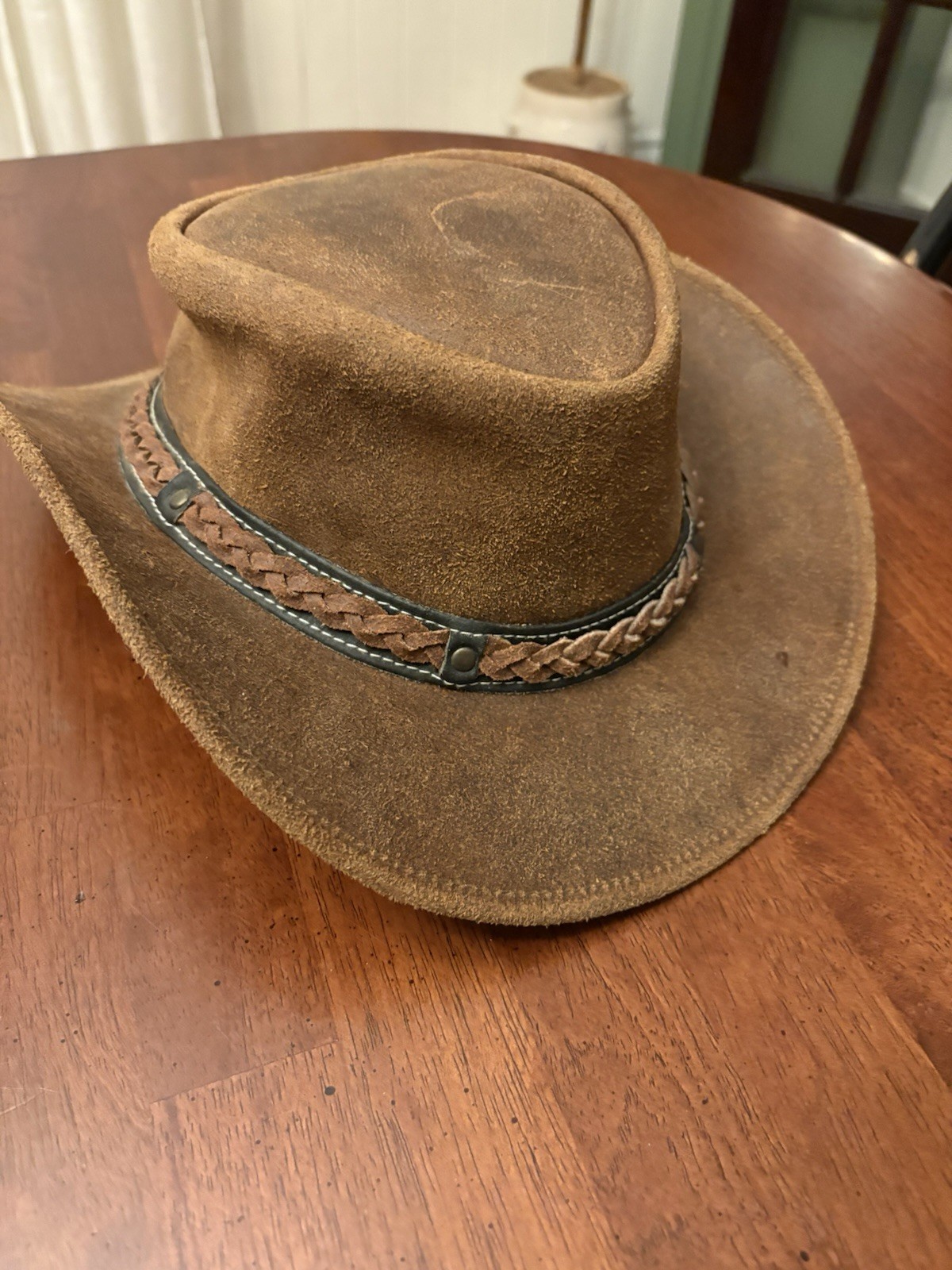 Traders Doen Under Western Hat L