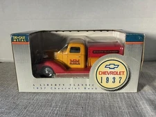 MINNEAPOLIS-MOLINE MODERN MACHINERY 1937 CHEVROLET BANK 1/25 SCALE (NIB)