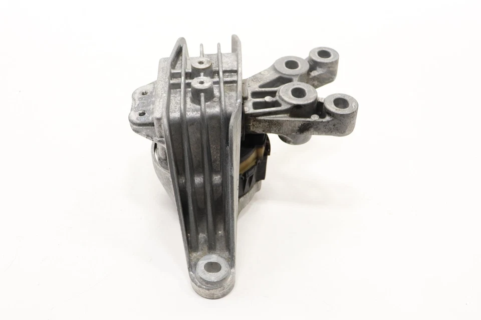 2020 -2025 CHRYSLER VOYAGER 3.6L ENGINE RIGHT FRAME MOUNT BRACKET OEM 68224746AD - Image 2 of 4