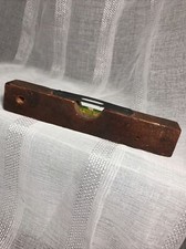 Attrezzi vintage a livello legno falegnami tenuta antica cassetta attrezzi banco attrezzi papà